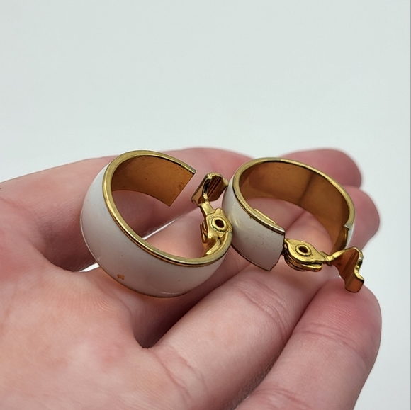 Vintage Monet clip on earrings - Picture 4 of 5